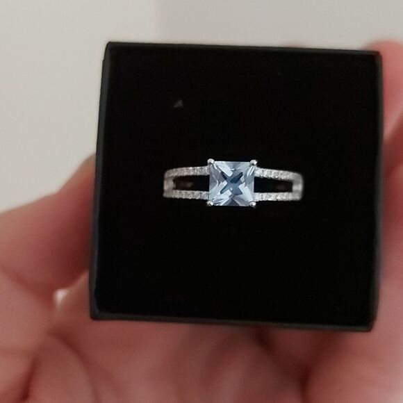 1.2 Carat SkyโBlue Topaz 925 Sterling Silver Gemstone Ring - Picture 7 of 13